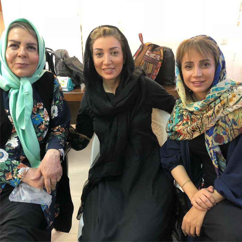 بیگانه ای با من است