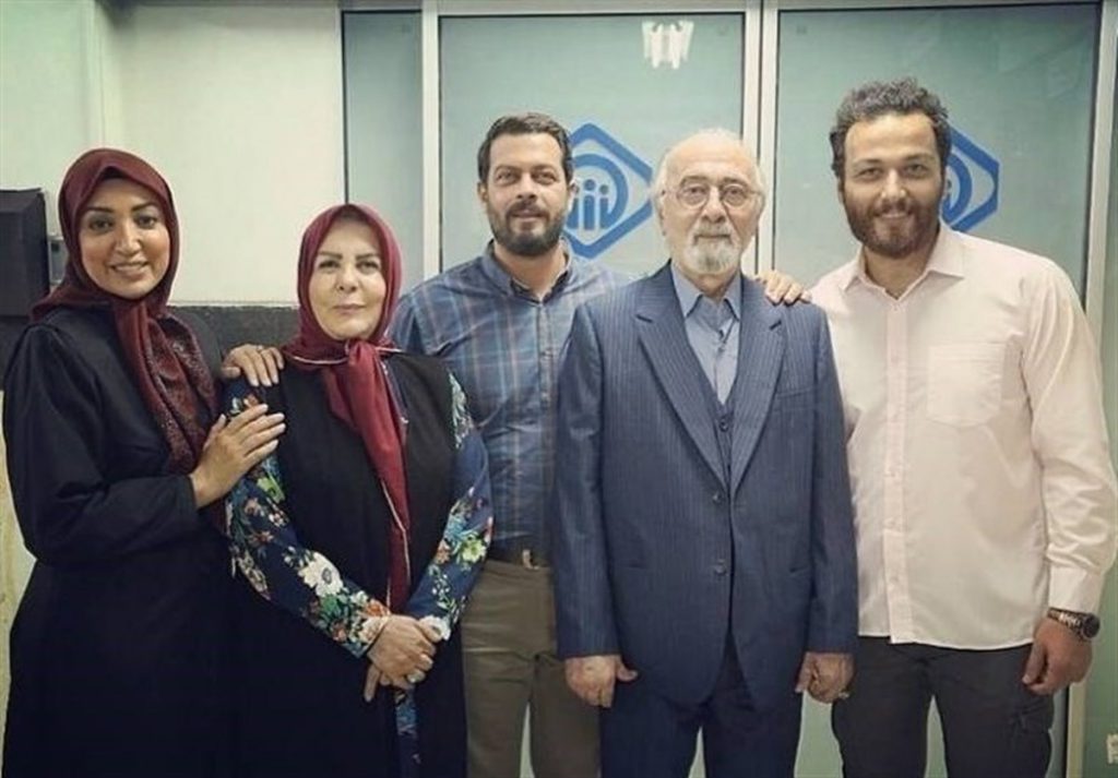 بیگانه ای با من است
