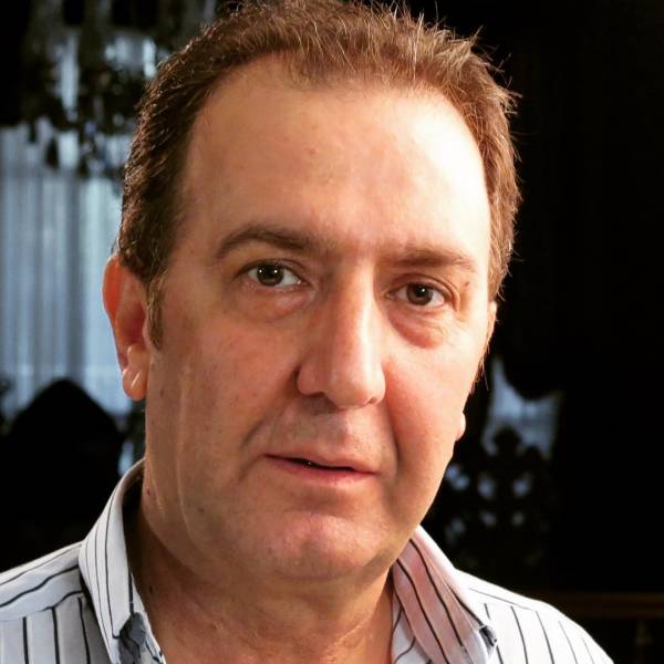 مصطفی شایسته همسر افسانه بایگان